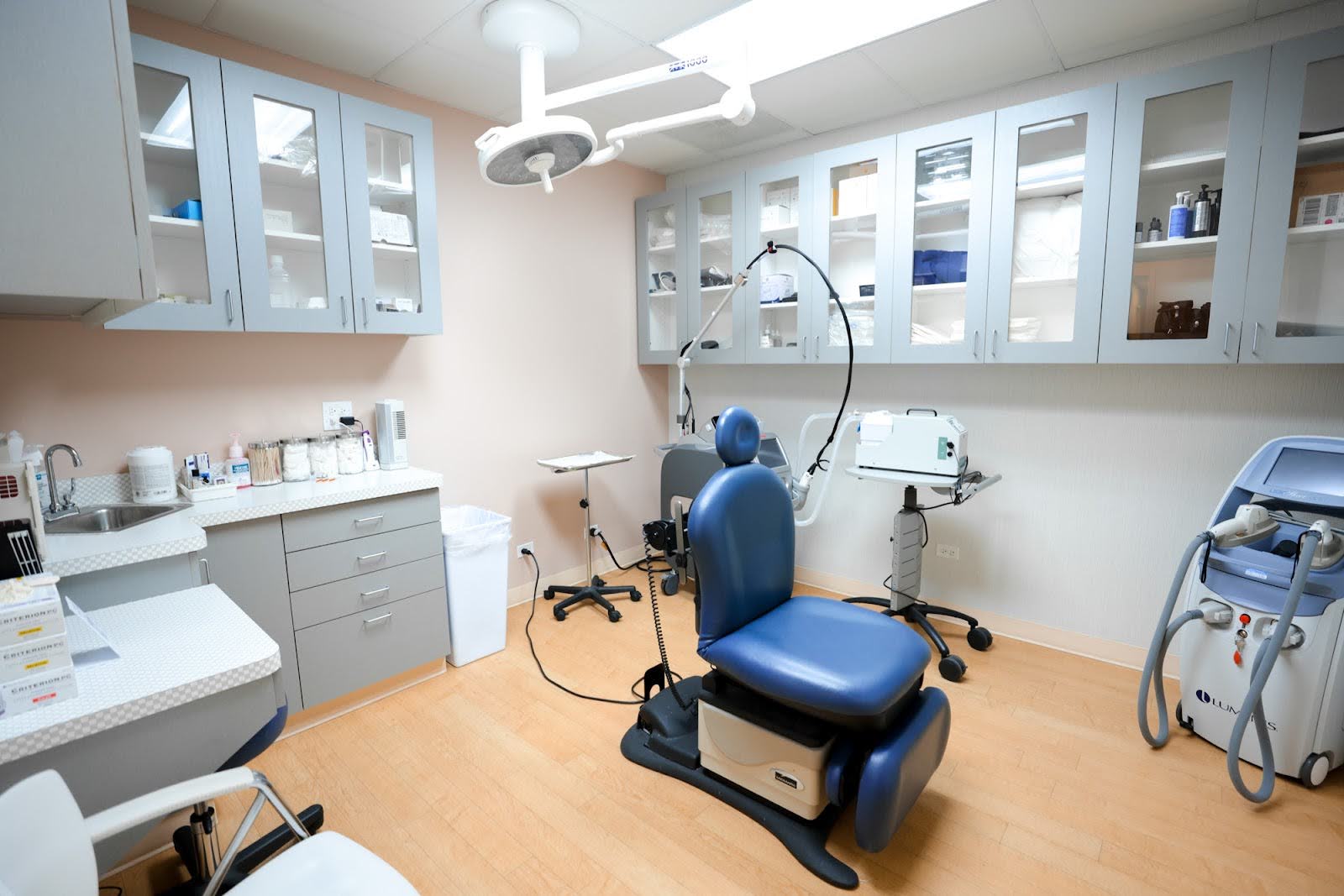 image of dundee dermatology treatment room
